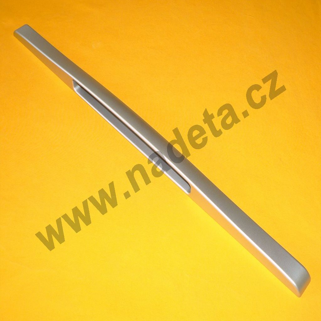 Madlo dvířek stříbrné, vestavná trouba Gorenje U3300E