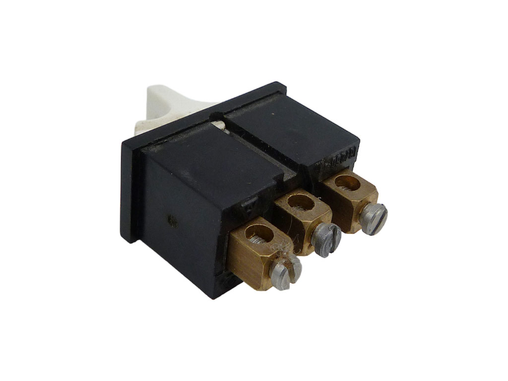 Spínač páčkový vestavěný